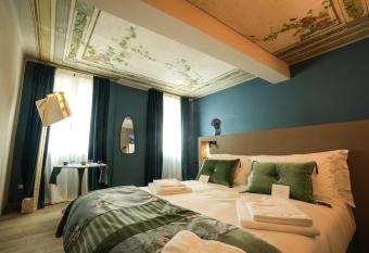 Sant Eufemia 30 allows 18 year olds to book a room