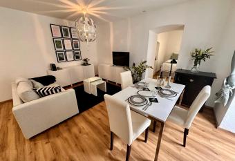 Sch  ne Ferienwohnung has Balcony rooms