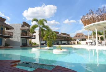 Hacienda Susul   has rooms with a private hot tub