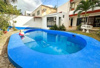 Loft Laguna comodo alojamiento con piscina allows 18 year olds to book a room