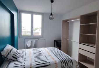 Chambre Tigre - Bd Cl  mentel allows 18 year olds to book a room