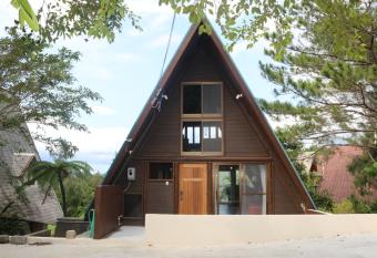 LANAI ONNASON -SEVEN Hotels and Resorts- has rooms with a private hot tub