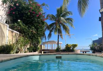 Albion Beachfront Villa has Balcony rooms