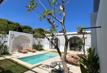 Villa Erita, stylish and beautiful villa in Nyang Nyang allows 18 year olds to book a room