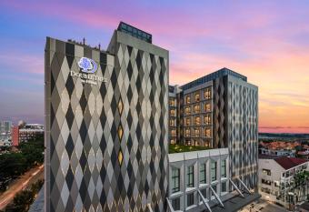 DoubleTree by Hilton Vientiane has Balcony rooms