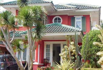 Villa Puncak Resort PRD 126 has Balcony rooms