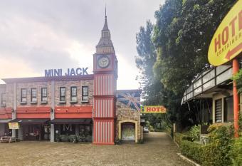 Hotel Container Inn Mitra RedDoorz has Balcony rooms