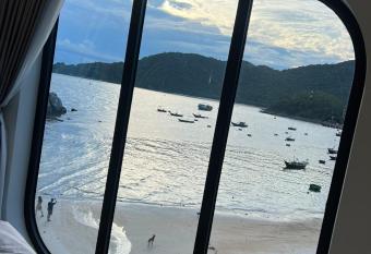 The Coral Homestay & Pub has Balcony rooms