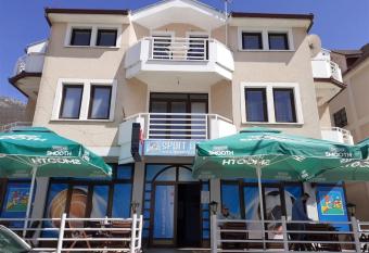 Villa Chaloski has Balcony rooms