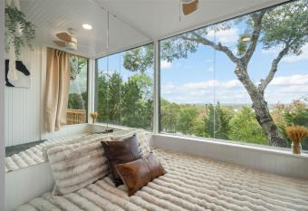 Dolce Vita - Endless Views has Balcony rooms