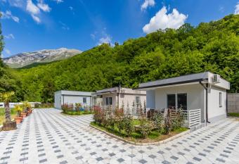 Yanka 4 Houses has Balcony rooms