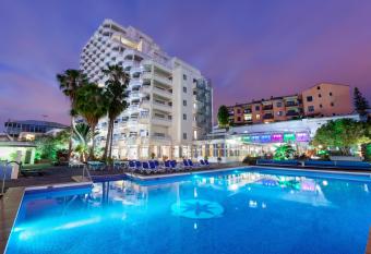 Hotel Panoramica Garden allows 18 year olds to book a room