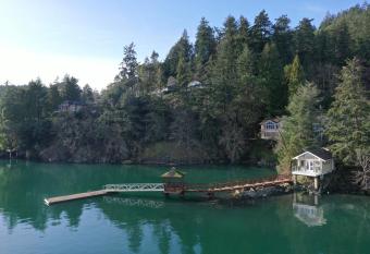 Boathouse has Balcony rooms