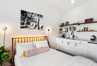 Scottsdale - 445 N Arizona Ave Units 17 & 18 - COMBO has rooms with a private hot tub