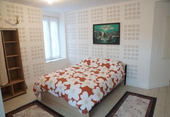 (null) has rooms with a private hot tub