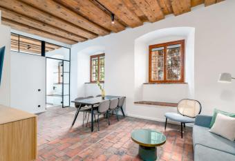 limehome Krems Undstra  e allows 18 year olds to book a room