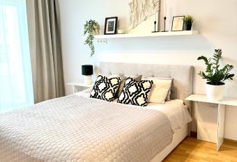 Aardla Cozy Apartment allows 18 year olds to book a room