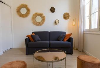 Le Petit Pagnol allows 18 year olds to book a room