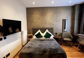 Relax allows 18 year olds to book a room