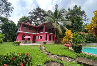 Casa Flamingo has Balcony rooms