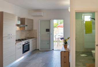 Casa Vacanza Mario 1A a 180 mt dal mare di Punta Prosciutto has Smoking/Balcony rooms