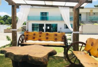 Casa de Campo com piscina has rooms with a private hot tub