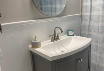 Newly remodeled home in Quincy IL has Balcony rooms