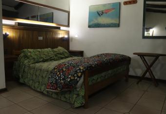 Centro de Turismo Los Alamos has rooms with a private hot tub