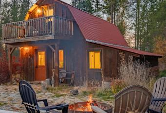 Saddle N' Sage, 7 Min To Glacier, Fire Pit has Balcony rooms