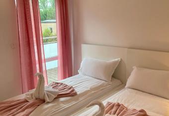 Peaceful Shared Apartment, Bergisch Gladbach allows 18 year olds to book a room