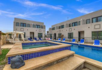 1-Palm Room-1st Floor-Hill Country Views has Balcony rooms