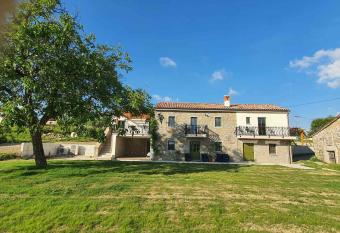 ECO FARM apartman MARIMA has rooms with a private hot tub