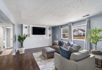 Cozy Comfort Stay has Balcony rooms