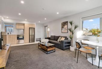 Central City Heaven Spa has rooms with a private hot tub