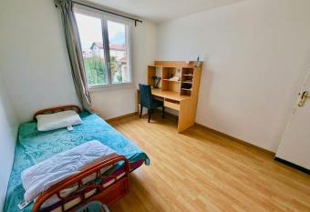 Chambre au C  ur Grenoble - Calme & Tout Equip   avec WIFI has Balcony rooms