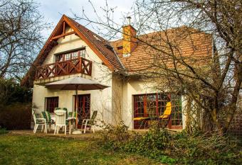 Pine Grove Villa has Balcony rooms