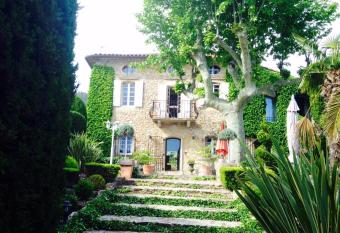 La Bastide 1631 has Balcony rooms