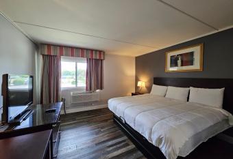 Center Street Value Inn has Balcony rooms