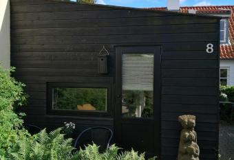 Minihus til havn, strand, vand og by i Gilleleje has Balcony rooms