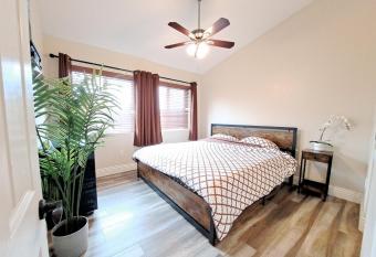 Venetian Vacation La Jolla 2 bedroom condo luxury furnished near beach and UTC mall has rooms with a private hot tub