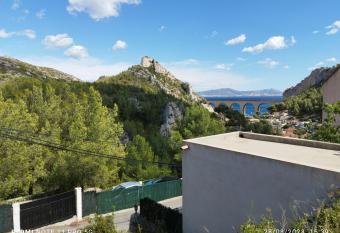 G  te r  nov   Calanque La Vesse has Smoking/Balcony rooms
