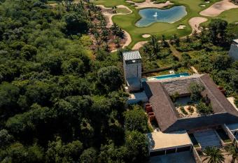 Residencia Hacienda Chabl   has rooms with a private hot tub