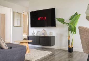 Le Pressens  , id  al s  jour pro ou familiale allows 18 year olds to book a room