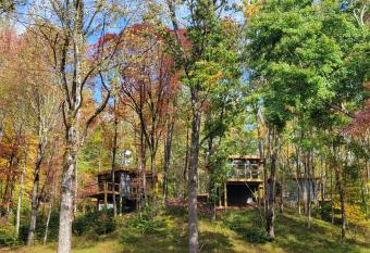 Piedmont Grove Lodging has Balcony rooms