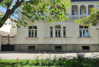 (null) allows 18 year olds to book a room