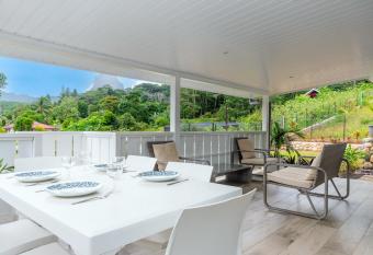 Painapo Lodge 2BR Valley View Paopao Moorea has Balcony rooms