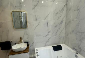 L Experience Suite & SPA CHAMBERY allows 18 year olds to book a room