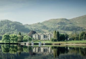 The Inn On The Lake allows 18 year olds to book a room