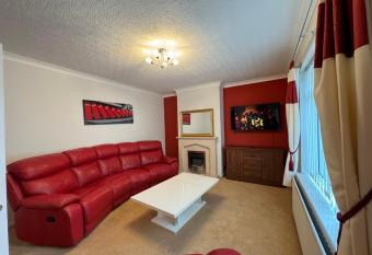 Salisbury Place Professional Let has Balcony rooms