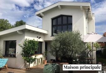 Villa avec piscine proche Golf de Biarritz has Balcony rooms